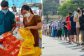 xep-hang-mua-banh-20-11553538-14085477