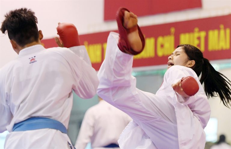 Đội tuyển karatedo đấu tập nội bộ chuẩn bị cho giải vô địch châu Á