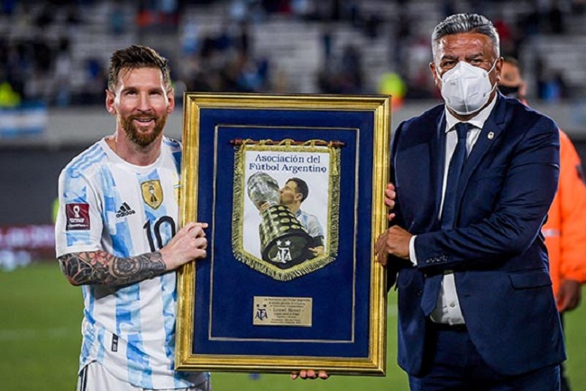 Sút tung lưới Uruguay, tiền đạo Lionel Messi thiết lập kỷ lục khó tin