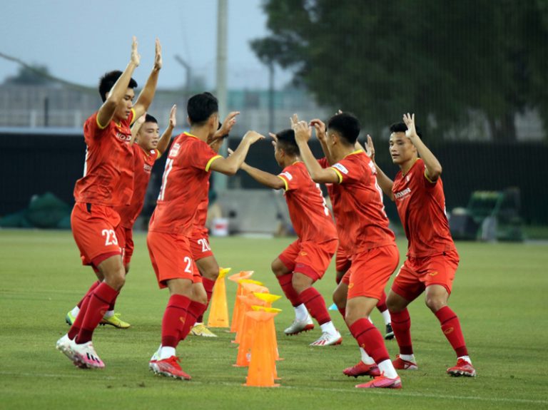 Thầy Park quan sát kỹ buổi tập của đội tuyển U23 Việt Nam
