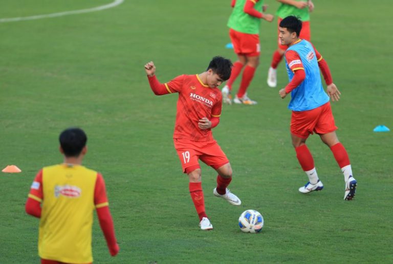 Quang Hải ghi bàn ở trận đấu tập của đội tuyển Việt Nam trên sân Mỹ Đình