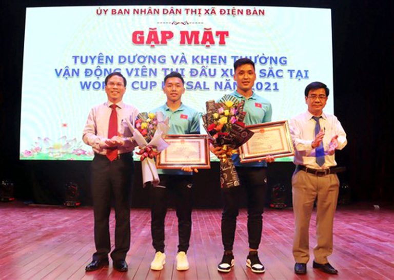Quảng Nam gặp mặt, khen thưởng 2 cầu thủ đội tuyển Futsal Việt Nam