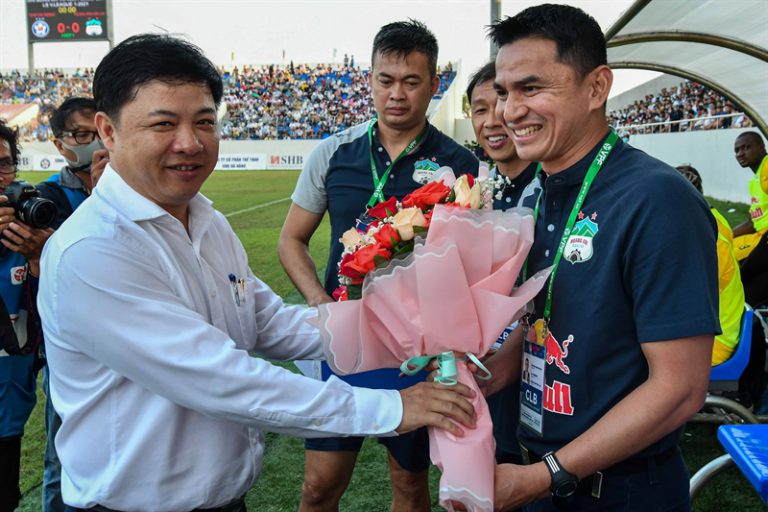 Huấn luyện viên Kiatisak tăng cường thêm chuyên gia thể lực cho câu lạc bộ Hoàng Anh Gia Lai