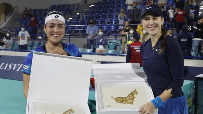 Bencic và Jabeur dương tính với COVID-19 sau giải Quần vợt Mubadala World Tennis Championship