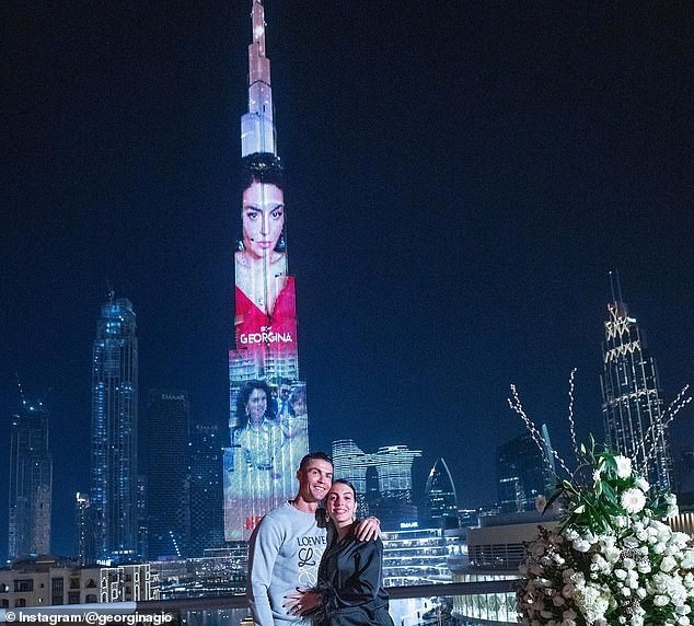 Ronaldo tổ chức sinh nhật hoành tráng cho bạn gái ở Dubai