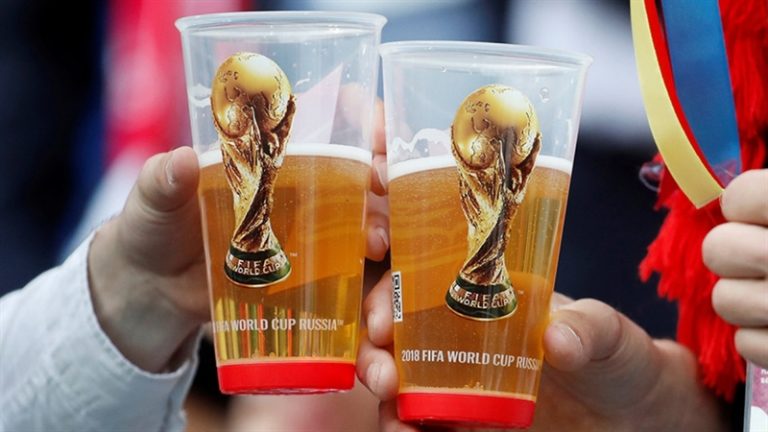 FIFA vận động hành lang cho việc bán rượu tại Vòng chung kết World Cup 2022