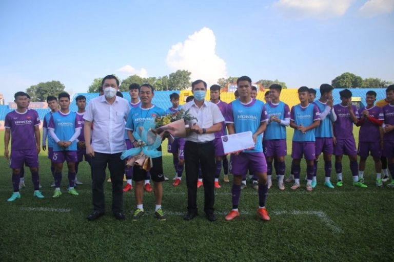 Lãnh đạo VFF đến Bình Dương động viên đội tuyển U23 Việt Nam