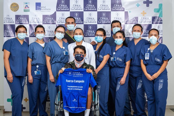 Tay đua Egan Bernal phục hồi tốt sau 5 ca phẫu thuật