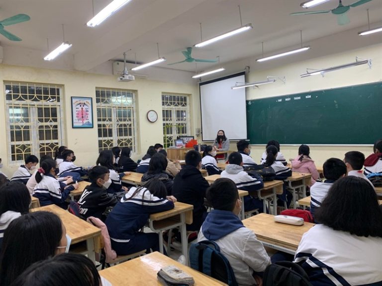 Học sinh từ lớp 1 đến lớp 6 ở nội thành Hà Nội trở lại trường học trực tiếp