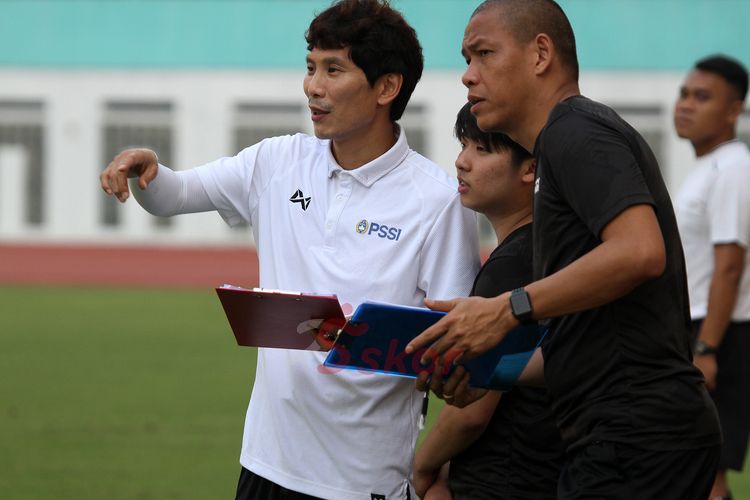 Huấn luyện viên Gong Oh-kyun sẽ cùng đội tuyển U23 Việt Nam tham dự Dubai Cup 2022
