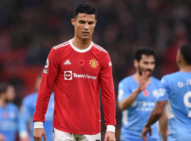 Cristiano Ronaldo bị chỉ trích vì thiếu tôn trọng đồng đội