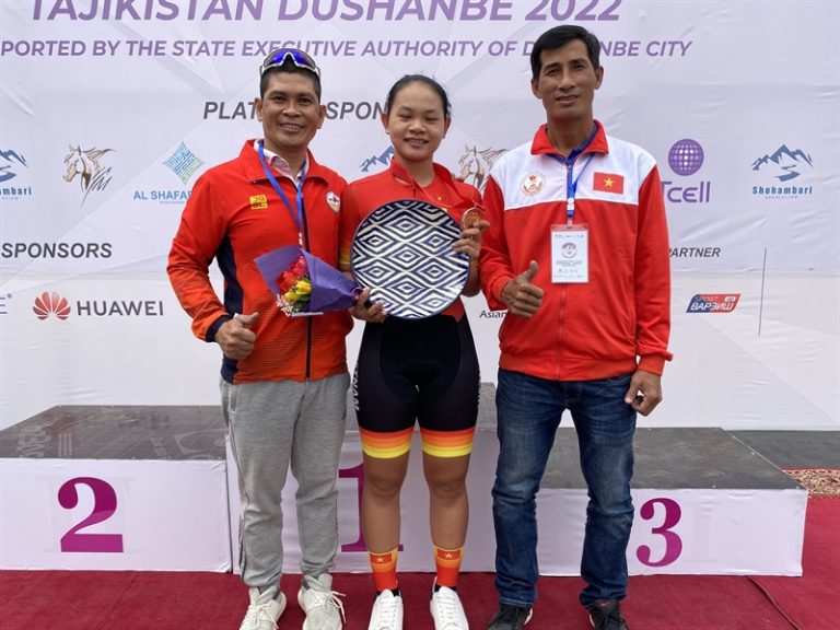 Nguyễn Thị Bé Hồng giành huy chương đồng Xe đạp đường trường nữ châu Á trước SEA Games 31