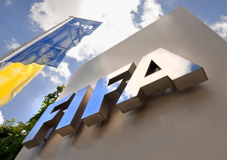 FIFA “giải cứu” cầu thủ nước ngoài chơi bóng ở Nga và Ukraine