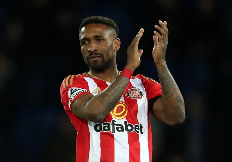 Cựu tuyển thủ Anh Jermain Defoe giải nghệ ở tuổi 39