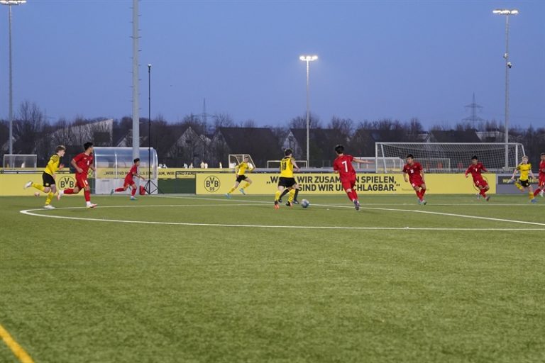 Đội tuyển U17 Việt Nam thi đấu khởi sắc trước chủ nhà U16 Borussia Dortmund