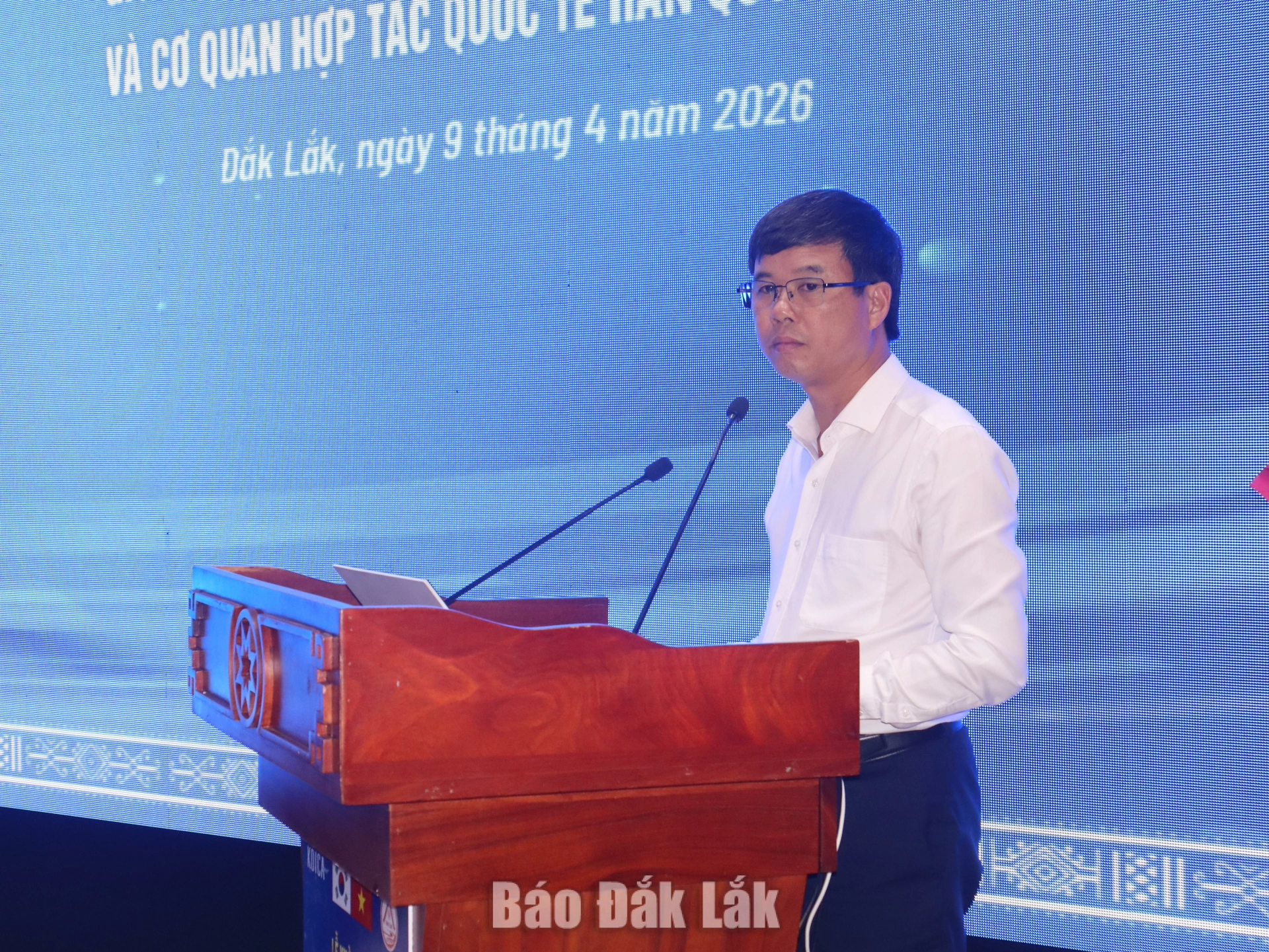 Đại diện địa phương thụ hưởng Dự án, Phó Bí thư Đảng ủy, Chủ tịch UBND phường Buôn Hồ Nguyễn Ngọc Hùng phát biểu tại buổi lễ.