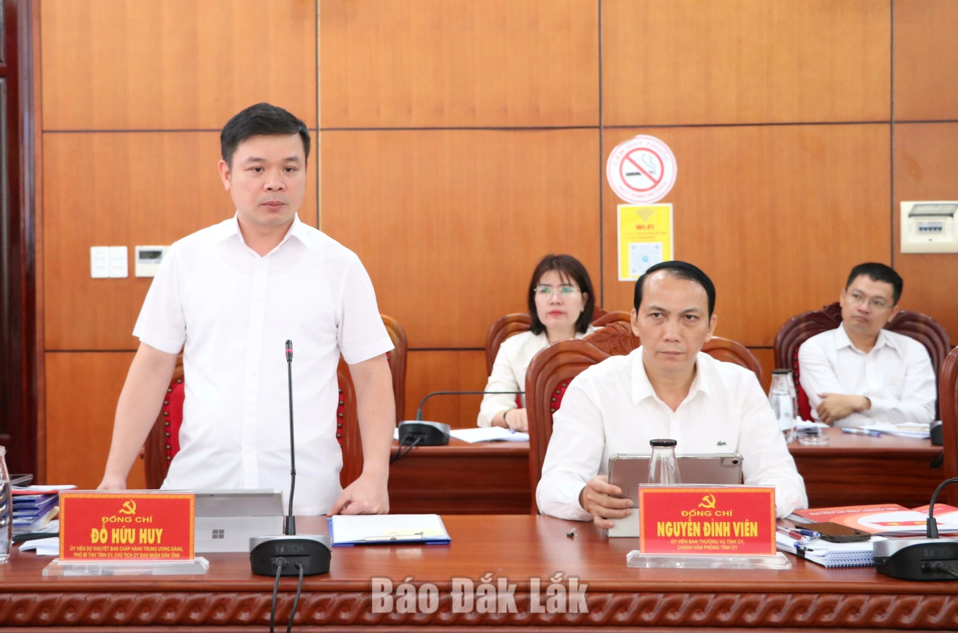 Đồng chí Đỗ Hữu Huy, Ủy viên dự khuyết Trung ương Đảng, Phó Bí thư Tỉnh ủy, Chủ tịch UBND tỉnh phát biểu tại hội nghị.