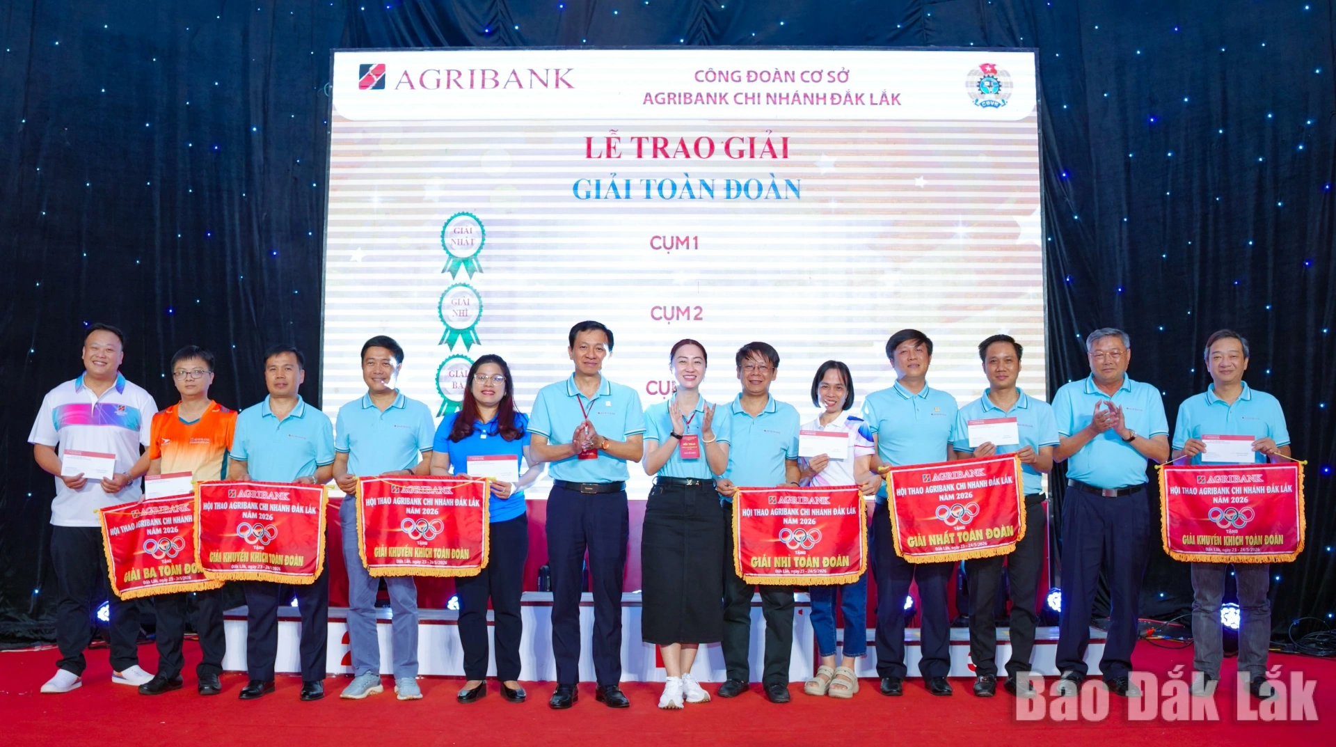 Ban Tổ chức đã trao giải Nhất toàn đoàn cho Đoàn vận động viên