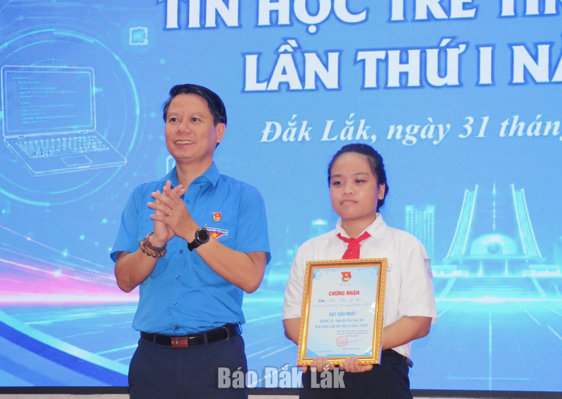 giải Nhất trao cho em Châu Phạm Gia Hân