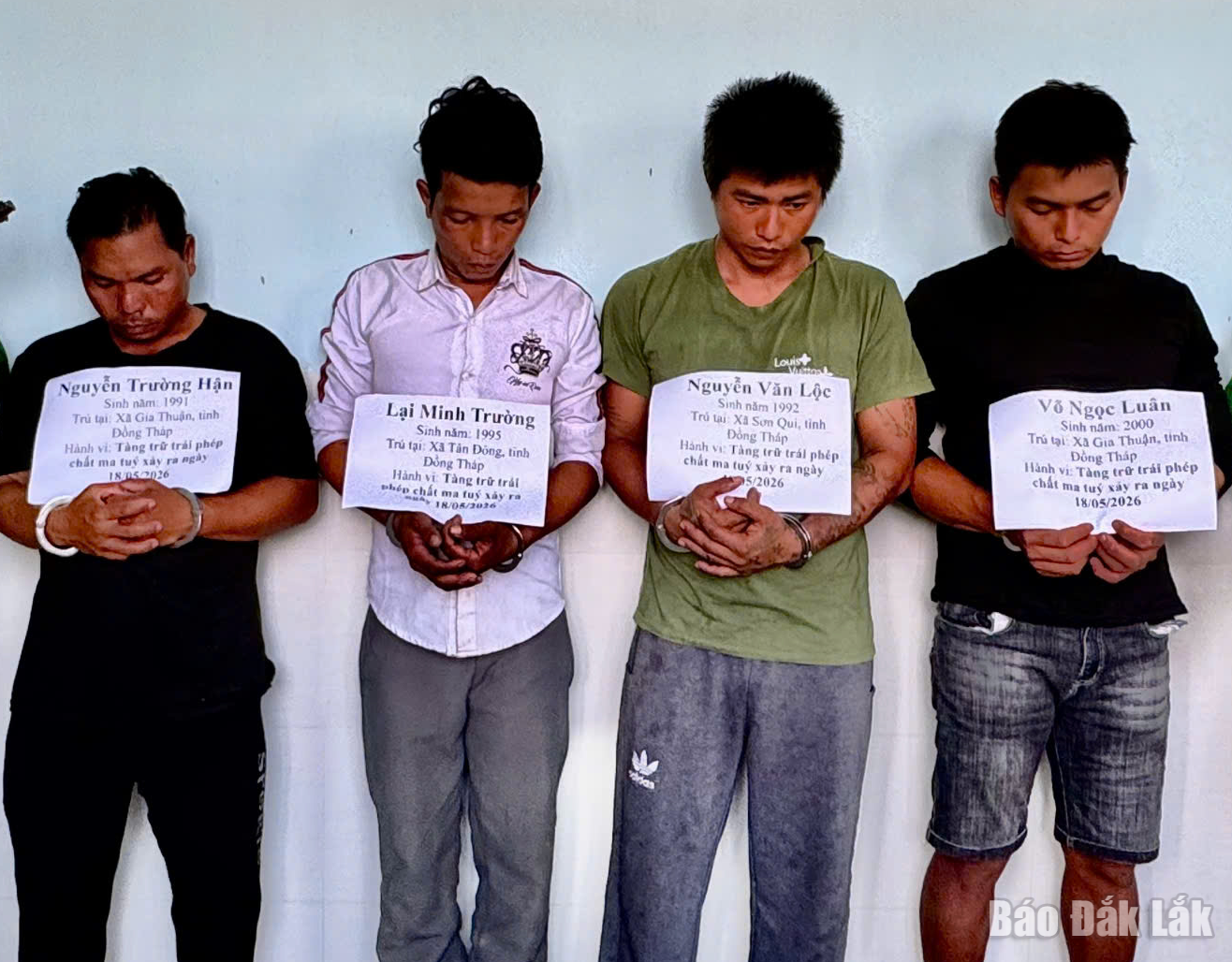 Mua ma túy đá về sử dụng, 4 đối tượng bị bộ đội biên phòng khởi tố 1 4 đối tượng bị khởi tố về hành vi tàng trữ trái phép chất ma túy.