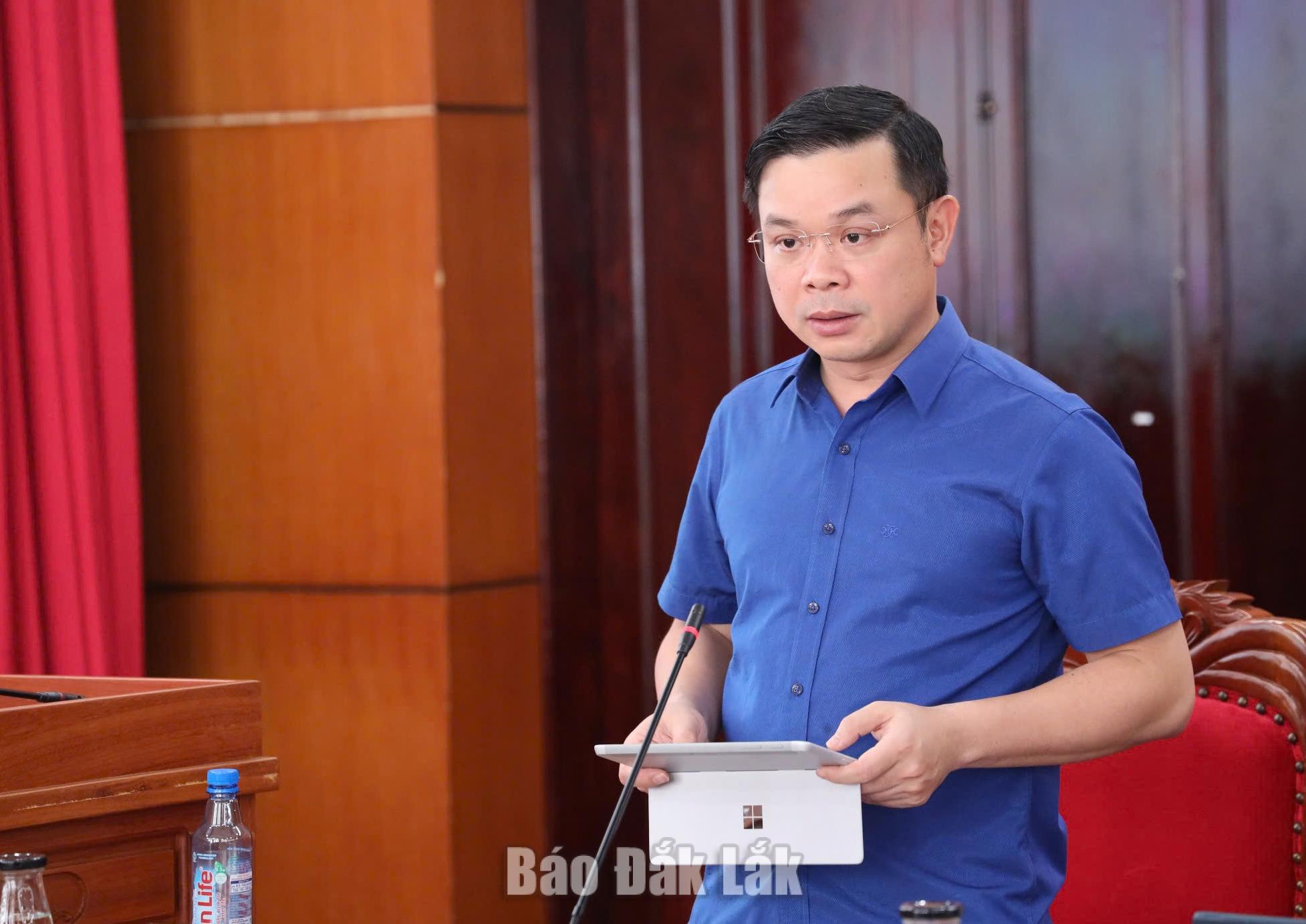 Đồng chí Đỗ Hữu Huy, Ủy viên dự khuyết Trung ương Đảng, Phó Bí thư Tỉnh ủy, Chủ tịch UBND tỉnh phát biểu tại phiên họp.