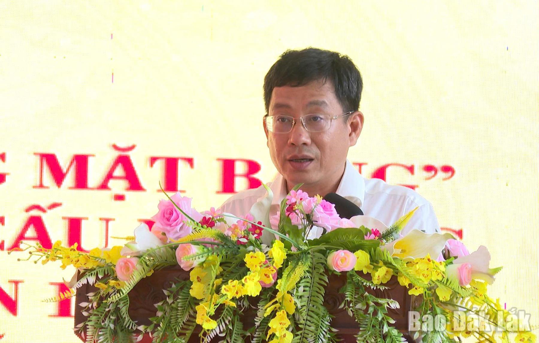Xã Hòa Xuân phát động chiến dịch “60 ngày đêm cao điểm giải phóng mặt bằng” các dự án trọng điểm 2 Ủy viên Ban Thường vụ Tỉnh ủy, Trưởng ban Quản lý Khu kinh tế Phú Yên phát biểu tại buổi lễ.