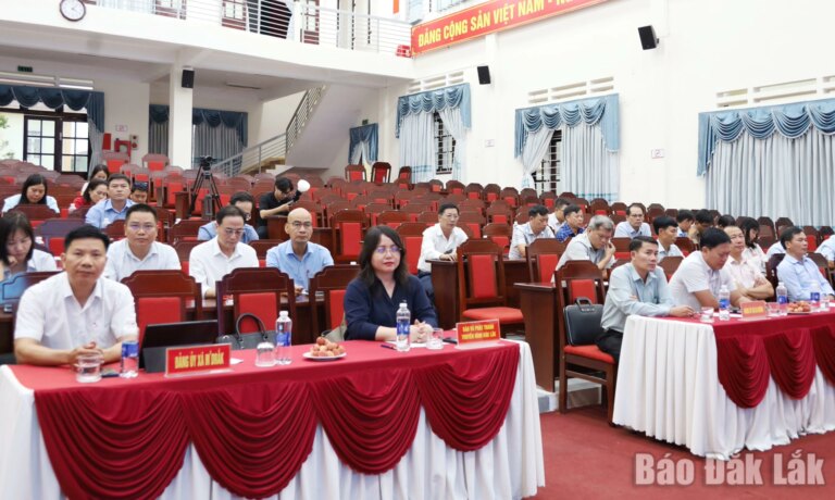 Báo và Phát thanh, Truyền hình Đắk Lắk ký kết phối hợp tuyên truyền với 8 xã