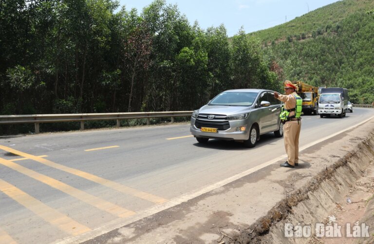 Để kéo giảm tai nạn trên đèo Phượng Hoàng