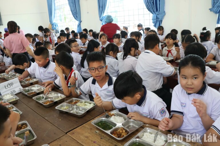 Giám sát đồng bộ, bảo đảm bữa ăn học đường