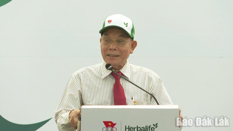 Hơn 1.000 người tham gia chương trình Toàn dân tập luyện thể dục thể thao