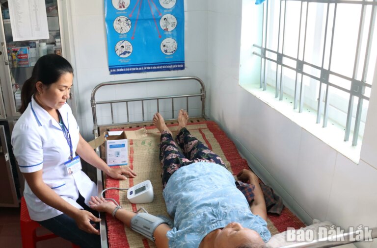 Phấn đấu đến hết năm 2026, toàn dân được khám sức khỏe định kỳ miễn phí ít nhất một lần