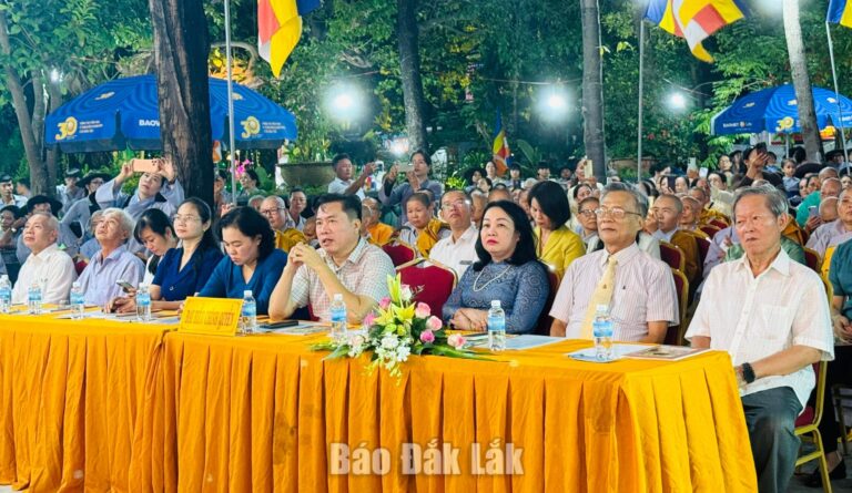 Phó Bí thư Thường trực Tỉnh ủy Cao Thị Hòa An dự đại lễ Phật đản Phật lịch 2570 tại chùa Chùa Bảo Tịnh