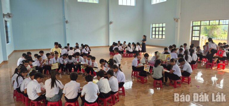 Thắp lửa tri thức nơi vùng khó