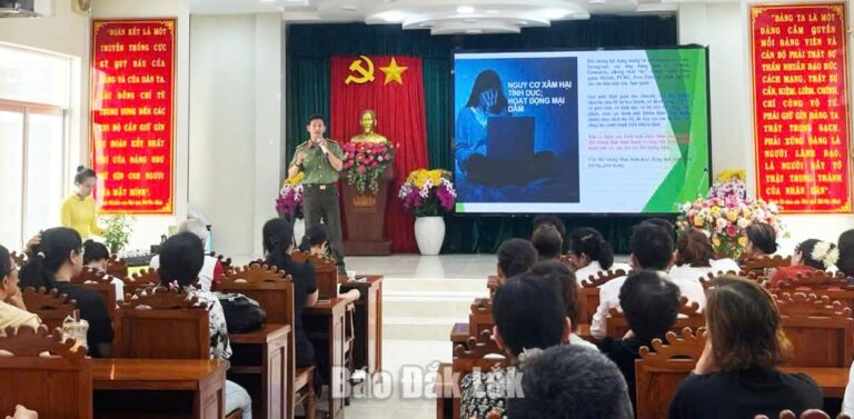 Tuyên truyền phòng chống lừa đảo, tư vấn sức khỏe cho đoàn viên, người lao động