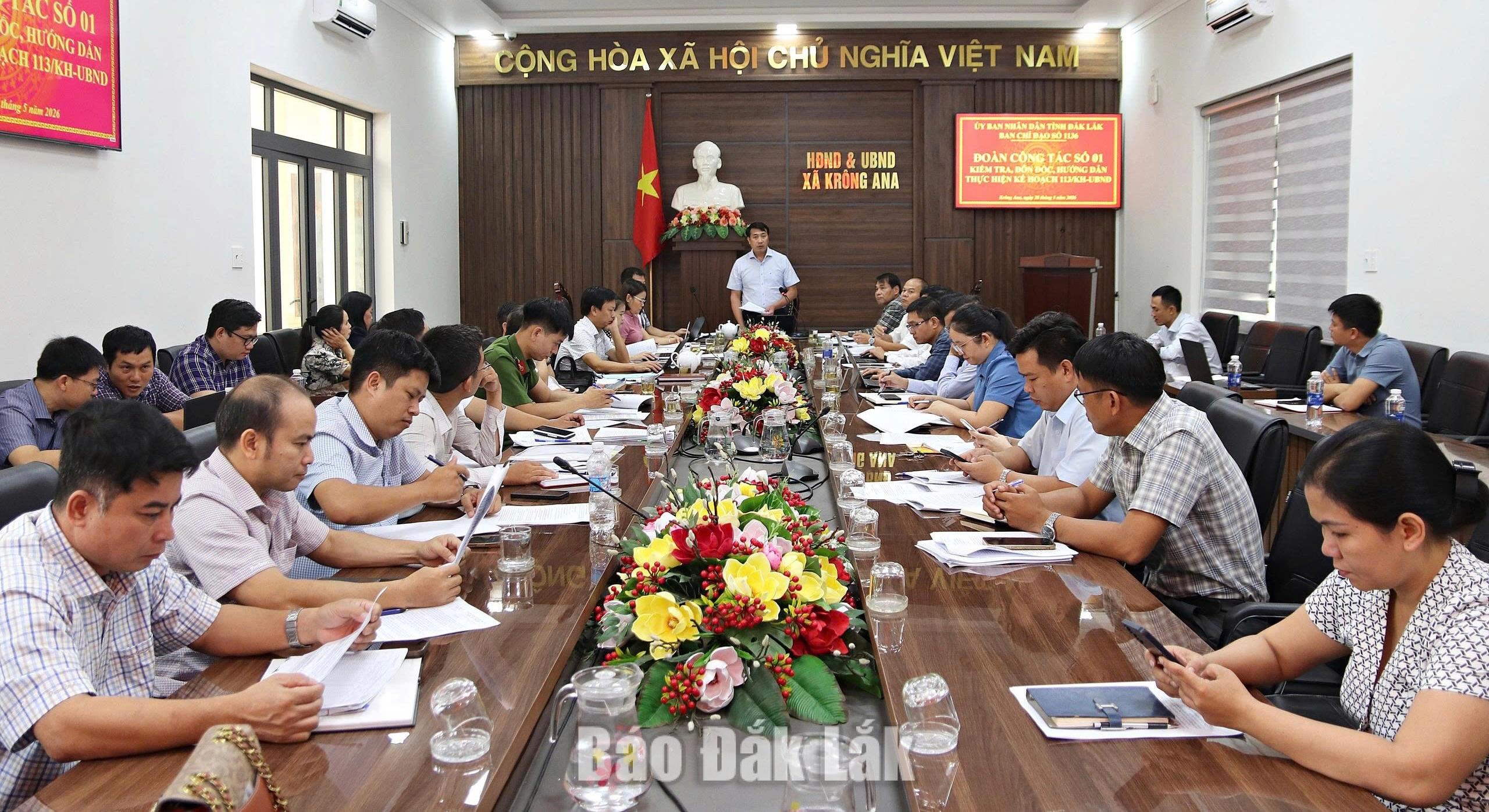 Các đại biểu tham dự buổi làm việc.