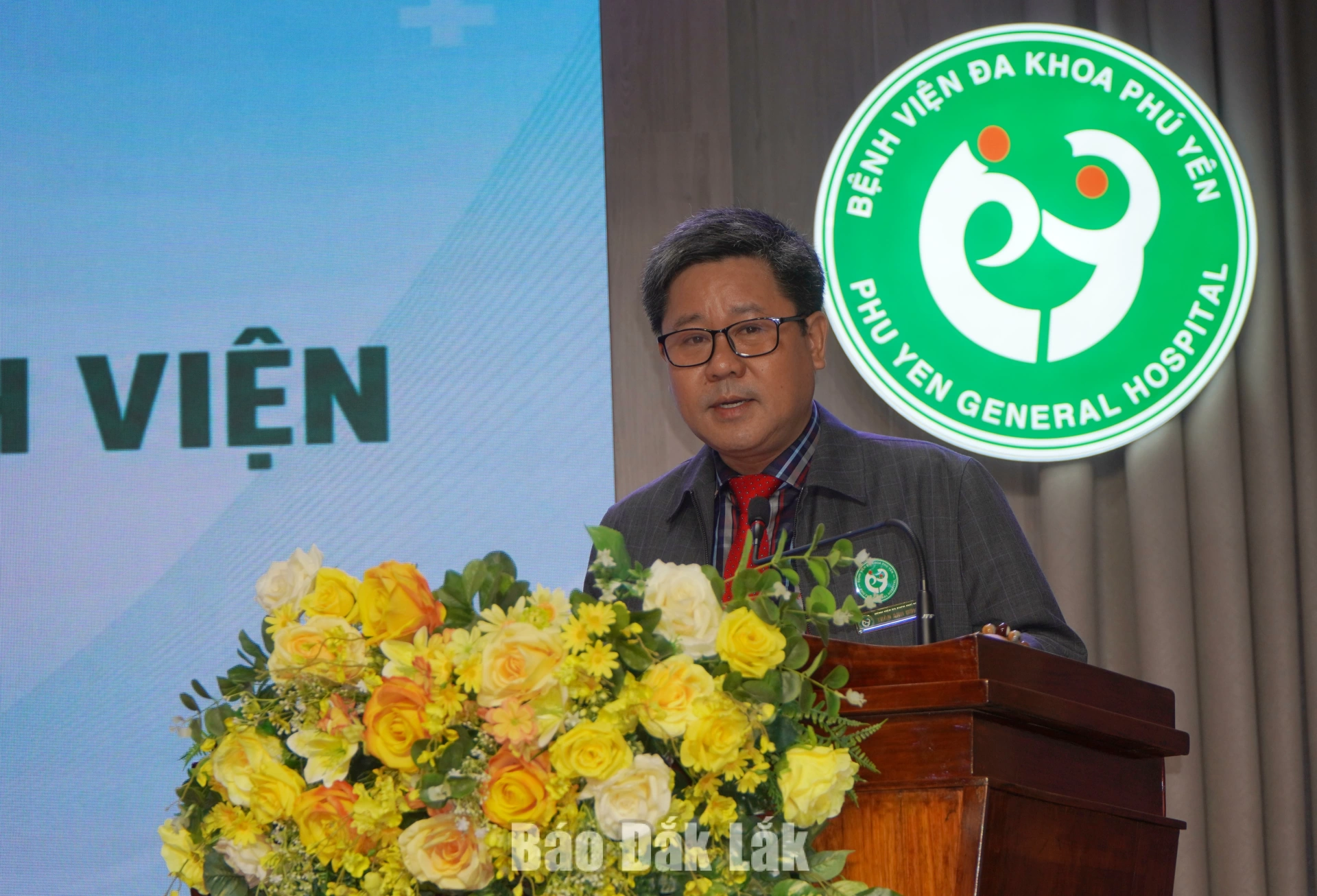 Thạc sĩ, bác sĩ chuyên khoa II Trần Anh Dũng, Giám đốc Bệnh viện Đa khoa Phú Yên phát biểu tại hội thảo.