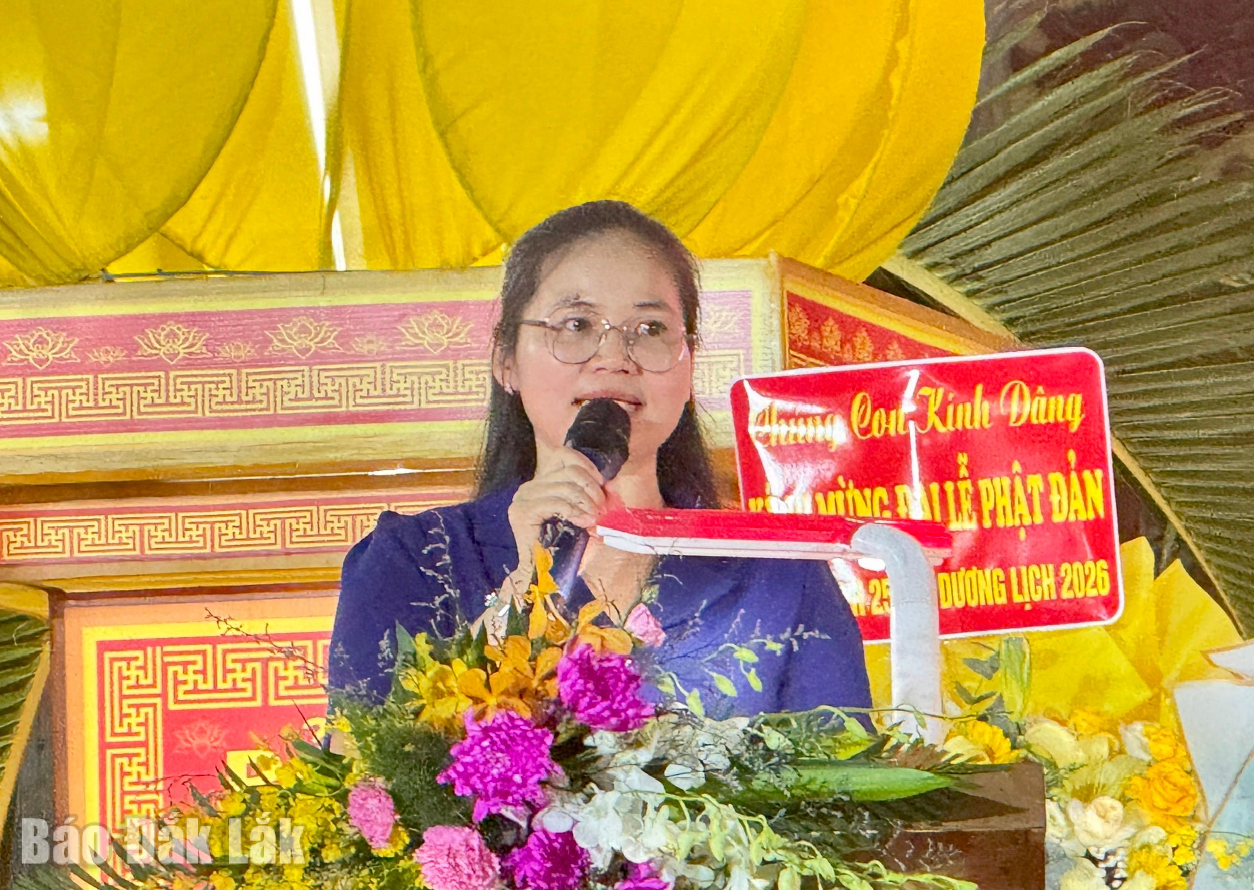 Phó Giám đốc Sở Dân tộc và Tôn giáo Lê Thị Thanh Bích phát biểu tại đại lễ.