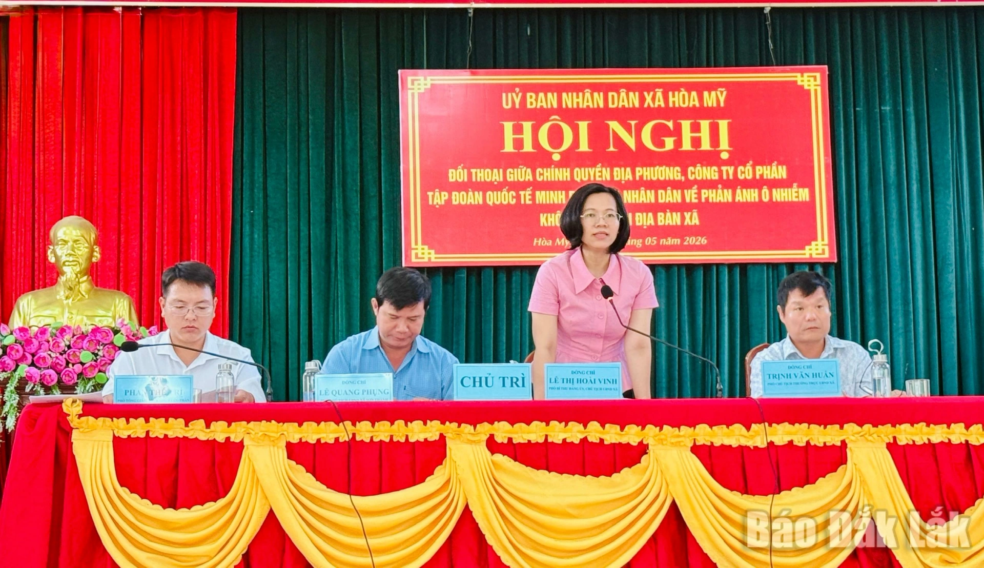 Xã Hòa Mỹ tổ chức đối thoại xử lý ô nhiễm không khí từ Trang trại chăn nuôi heo Minh Phúc 2 Chủ tịch UBND xã Hòa Mỹ Lê Thị Hoài Vinh, chủ trì cuộc đối thoại thông tin thêm một số vấn đề người dân còn quan tâm xoay quanh buổi làm việc.