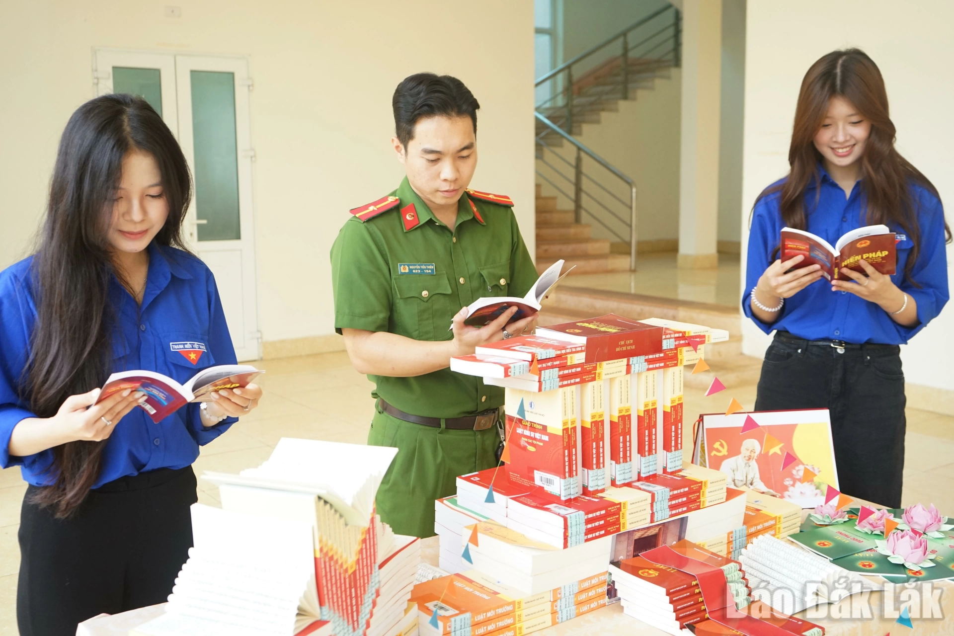 Thanh niên tham gia buổi tọa đàm tìm hiểu những cuốn sách về Chủ tịch Hồ Chí Minh