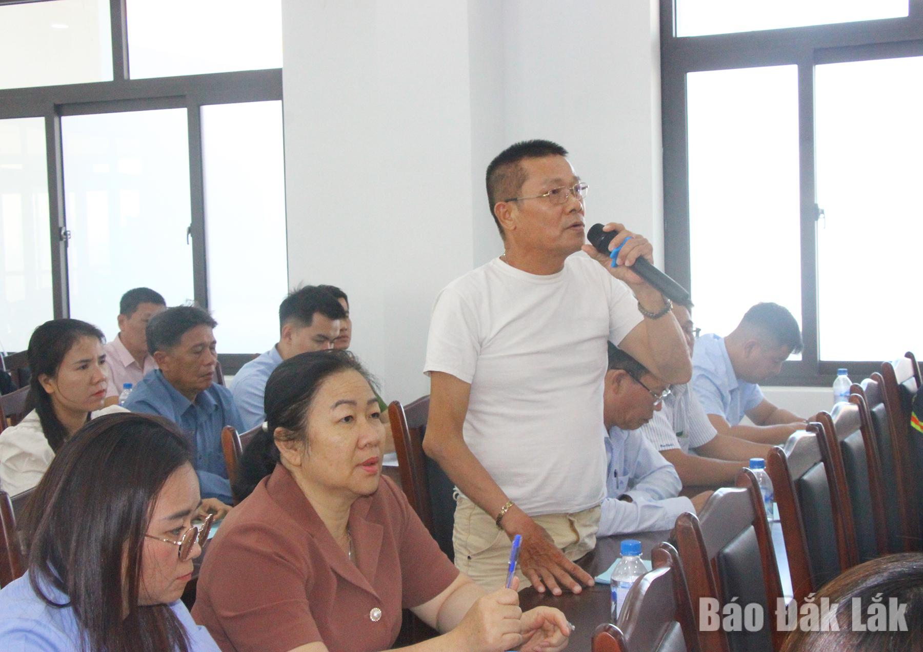 Đại diện một doanh nghiệp phát biểu tại hội nghị.