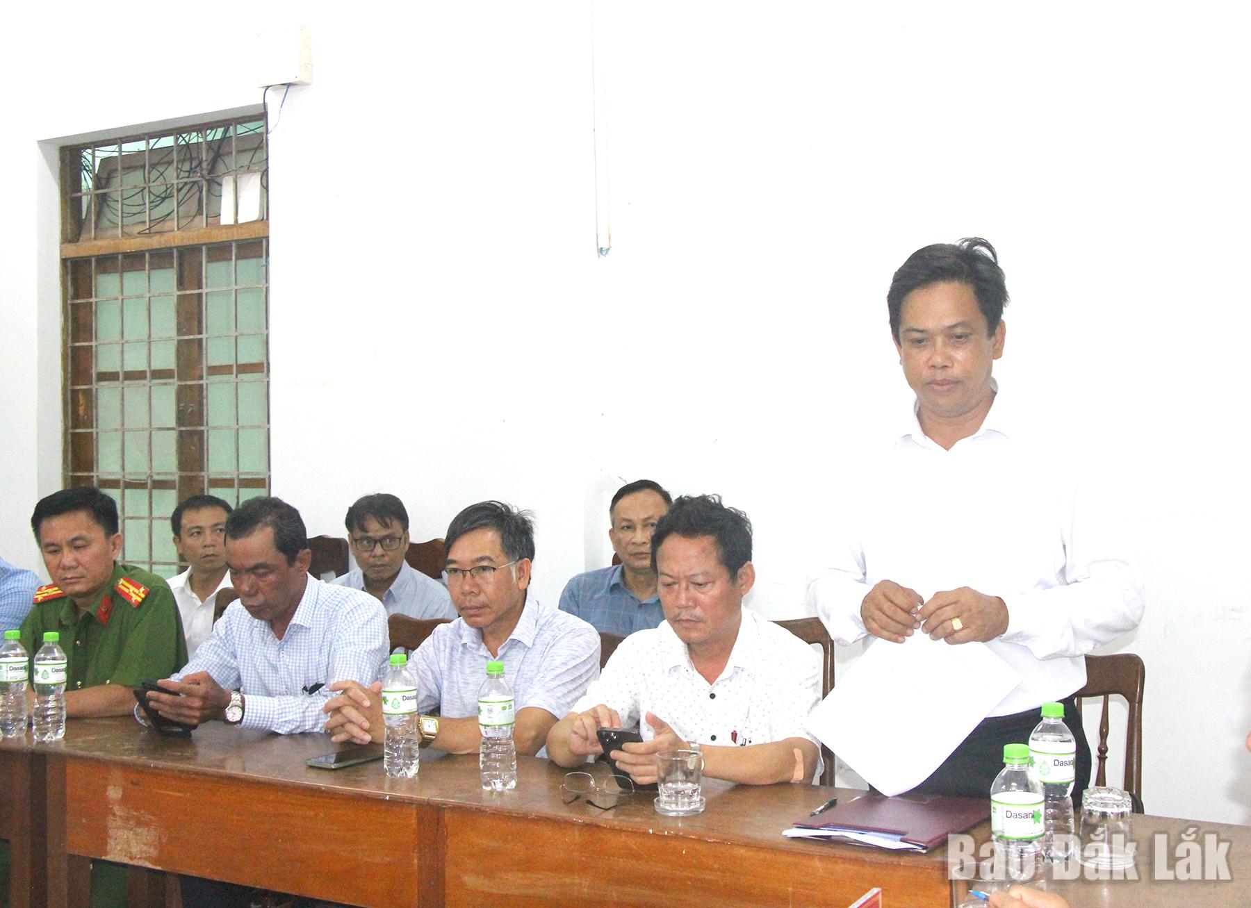 Chủ tịch xã Hòa Xuân Hoàng Anh Tuấn phát biểu tại buổi làm việc.