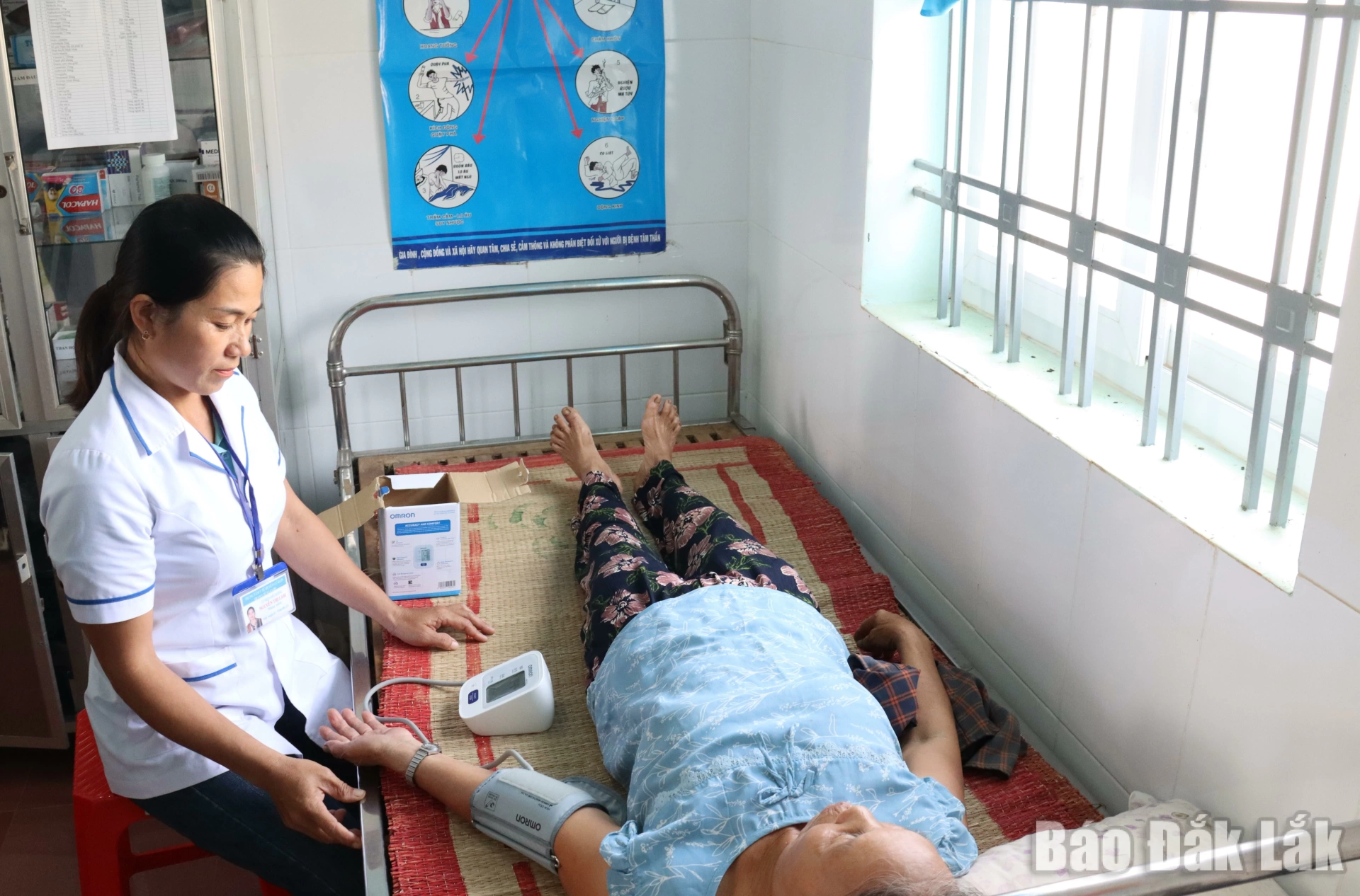 Phấn đấu đến hết năm 2026, toàn dân được khám sức khỏe định kỳ miễn phí ít nhất một lần 1 Người dân thăm khám sức khỏe tại Trạm y tế Ea Hu.