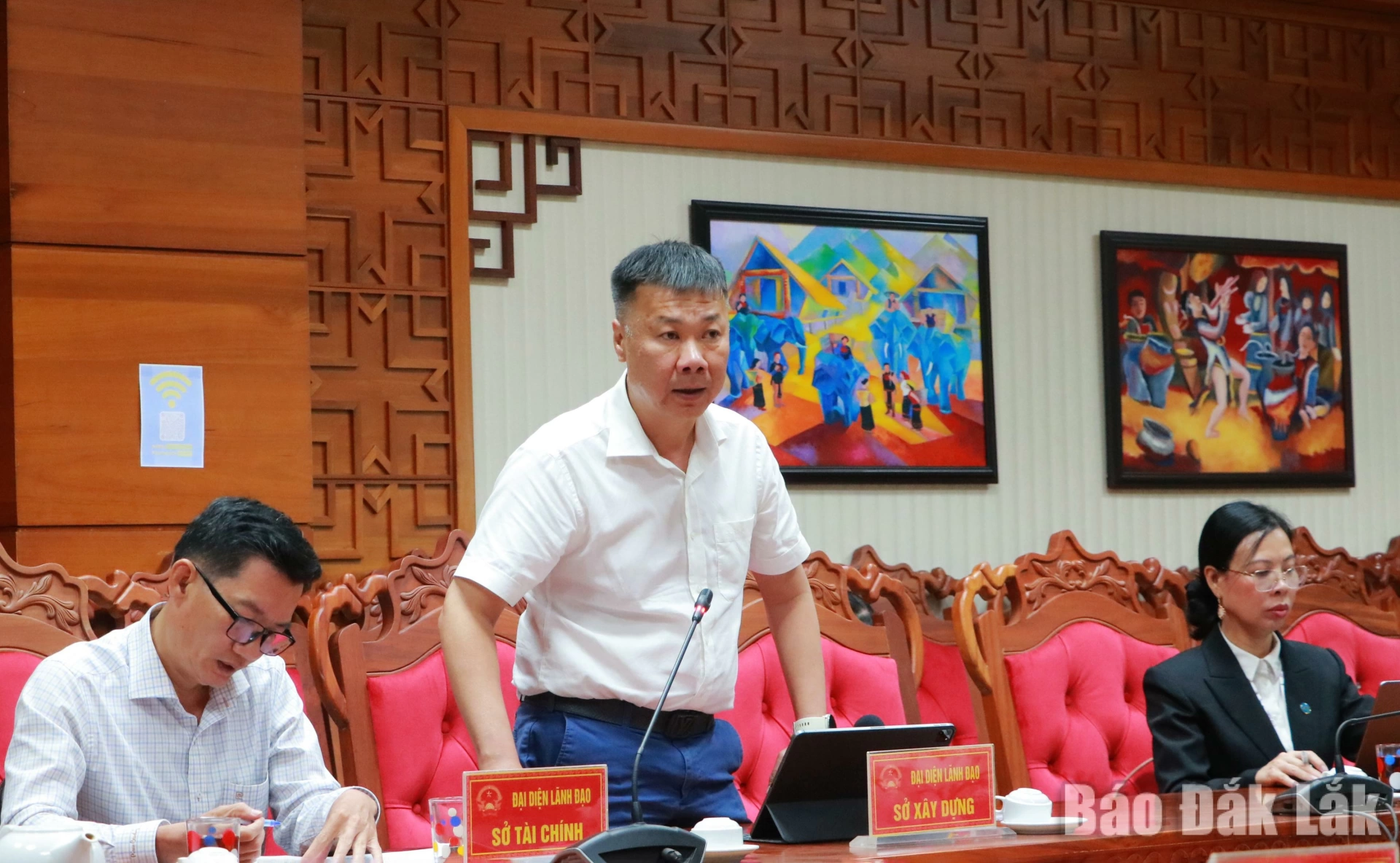 Xây dựng dự án du lịch nghỉ dưỡng Cù lao Mái Nhà trở thành biểu tượng du lịch của Đắk Lắk 3 Lãnh đạo Sở Xây dựng góp ý về việc điều chỉnh quy hoạch dự án theo định hướng khu nghỉ dưỡng cao cấp Cù lao Mái Nhà.