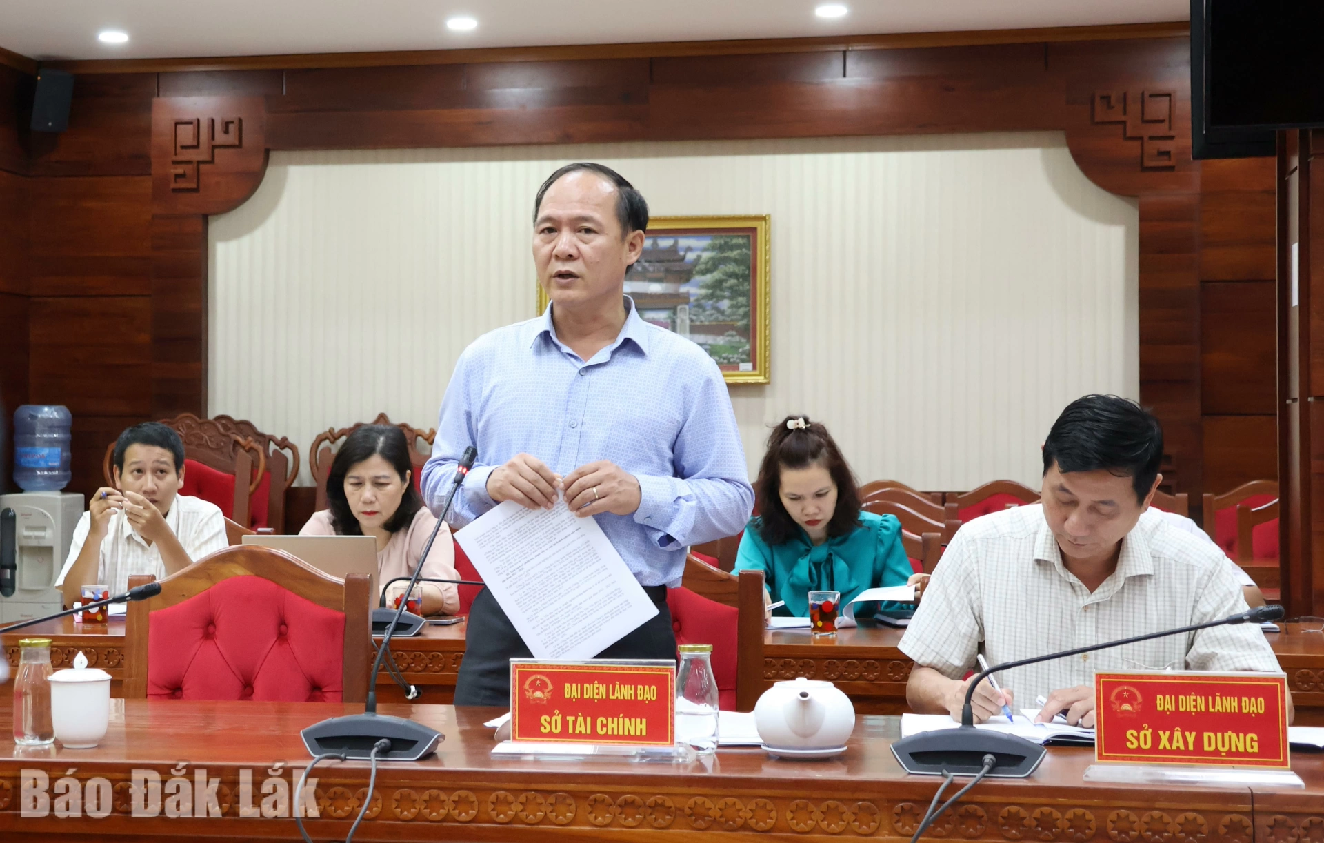 Tháo gỡ khó khăn, nâng cao hiệu quả hoạt động của doanh nghiệp nhà nước 2 Phó Giám đốc Sở Tài chính Lê Danh Thắng thông tin về công tác quản lý, sắp xếp, phát triển doanh nghiệp trên địa bàn tỉnh.