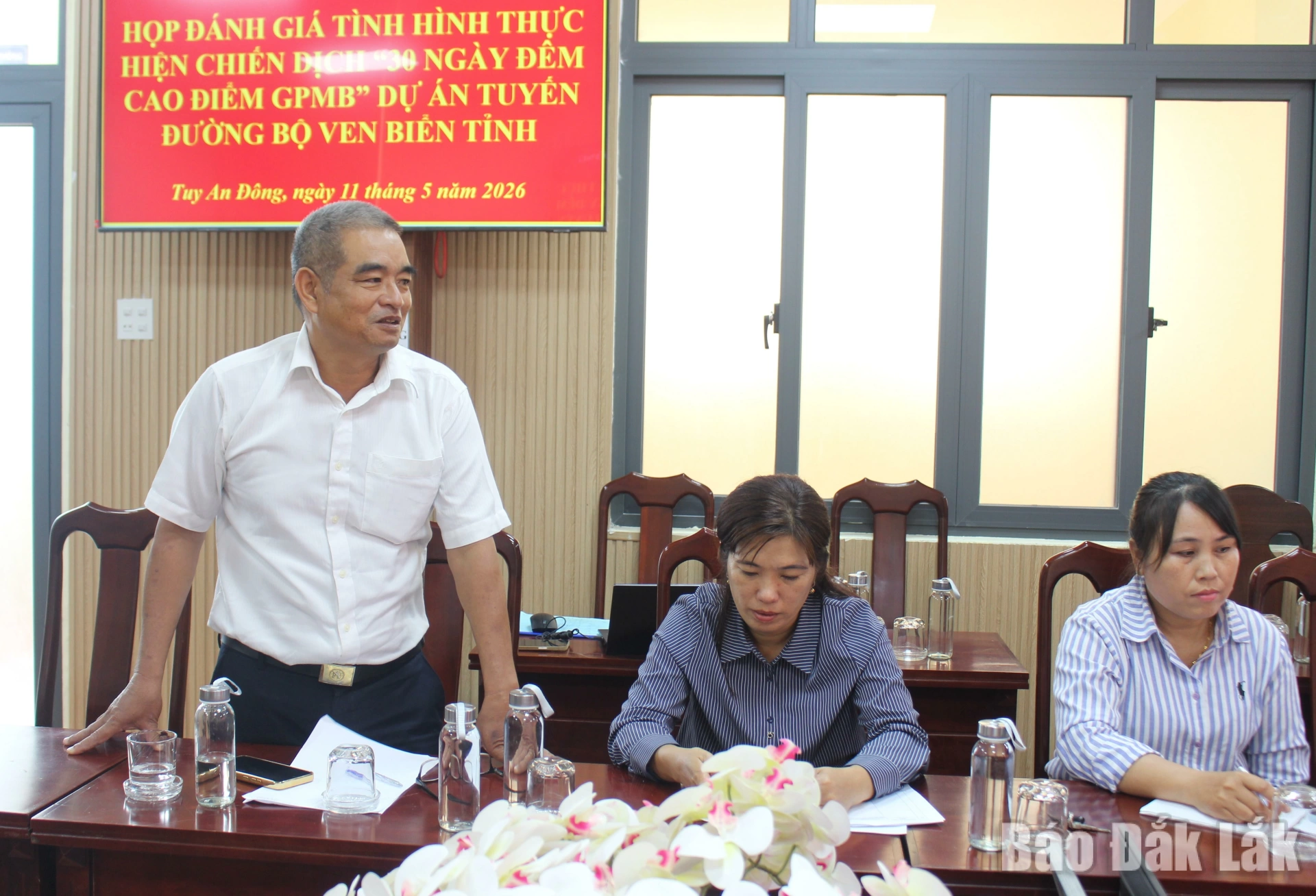 Đại diện các phòng, ban góp ý kiến về công tác GPMB tại các khu dân cư.