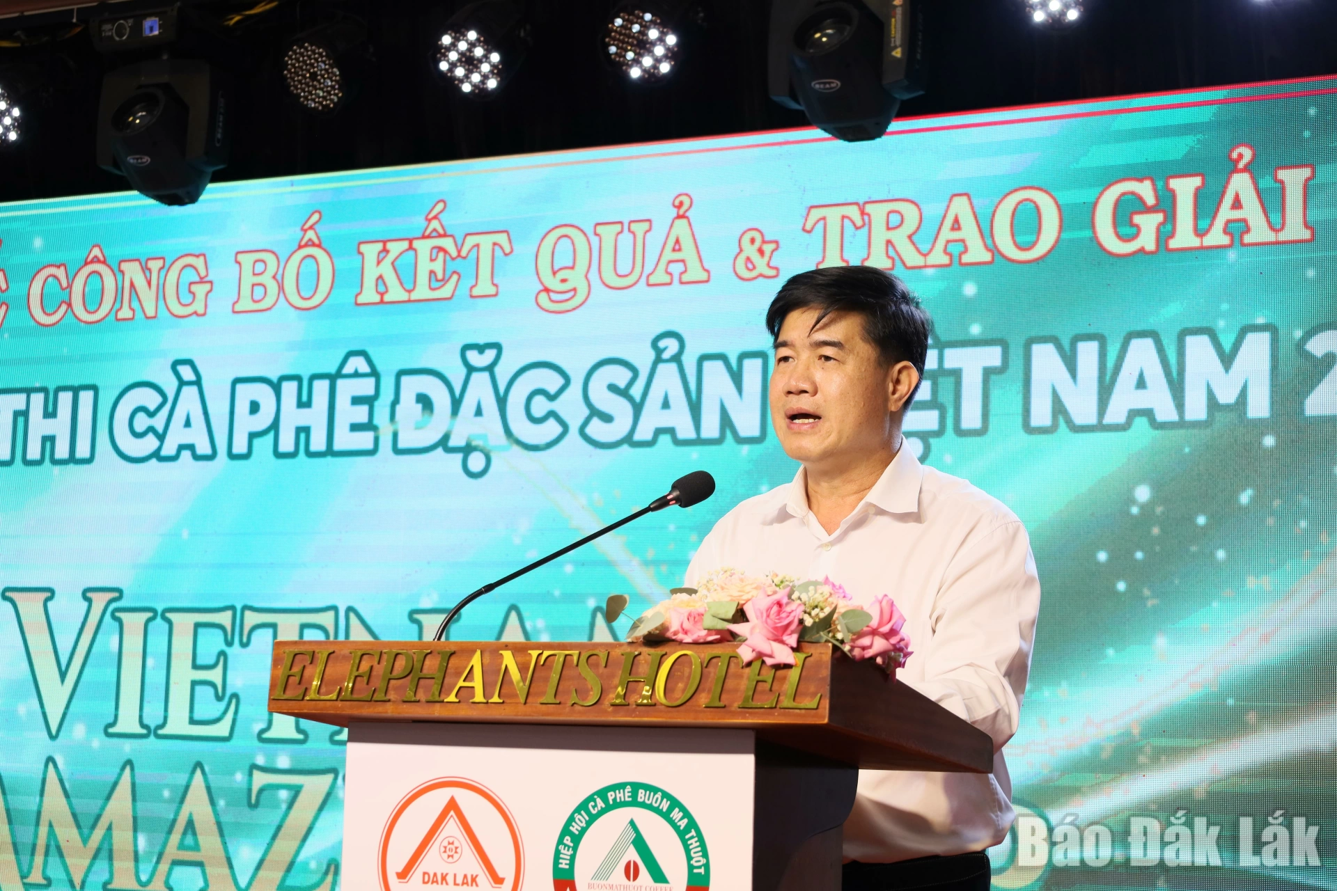 Vinh danh các mẫu cà phê đặc sản Việt Nam 2026 1 Phó Chủ tịch UBND tỉnh Nguyễn Thiên Văn phát biểu tại khai mạc.