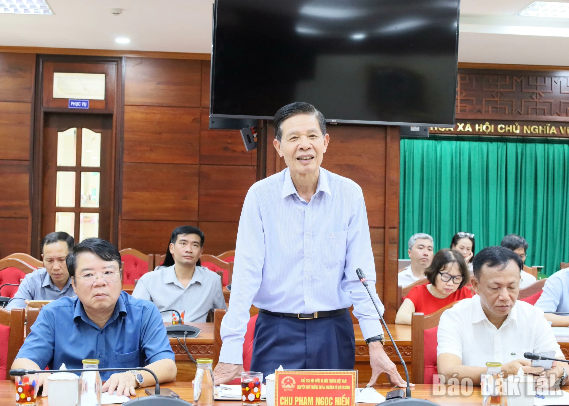 Thúc đẩy hợp tác quản lý tài nguyên nước và bảo vệ môi trường 2 ông Chu Phạm Ngọc Hiển, Chủ tịch Hội Nước và Môi trường Việt Nam, nguyên Thứ trưởng Bộ Tài nguyên và Môi trường phát biểu ý kiến.