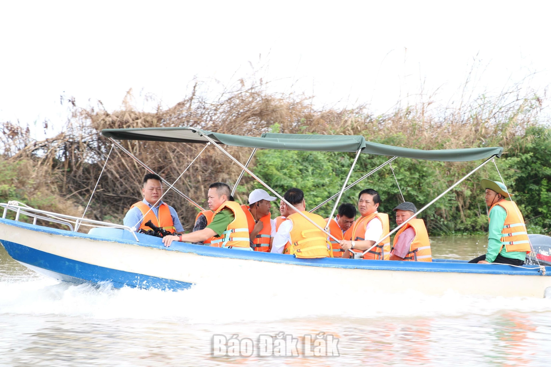 Bí thư Tỉnh ủy Đắk Lắk khảo sát mô hình du lịch sinh thái tại xã Ea Na 3 Đồng chí Lương Nguyễn Minh Triết khảo sát khảo sát khu vực hợp lưu giữa hai dòng sông Krông Nô và Krông Ana - nơi khởi nguồn của sông Sêrêpốk.
