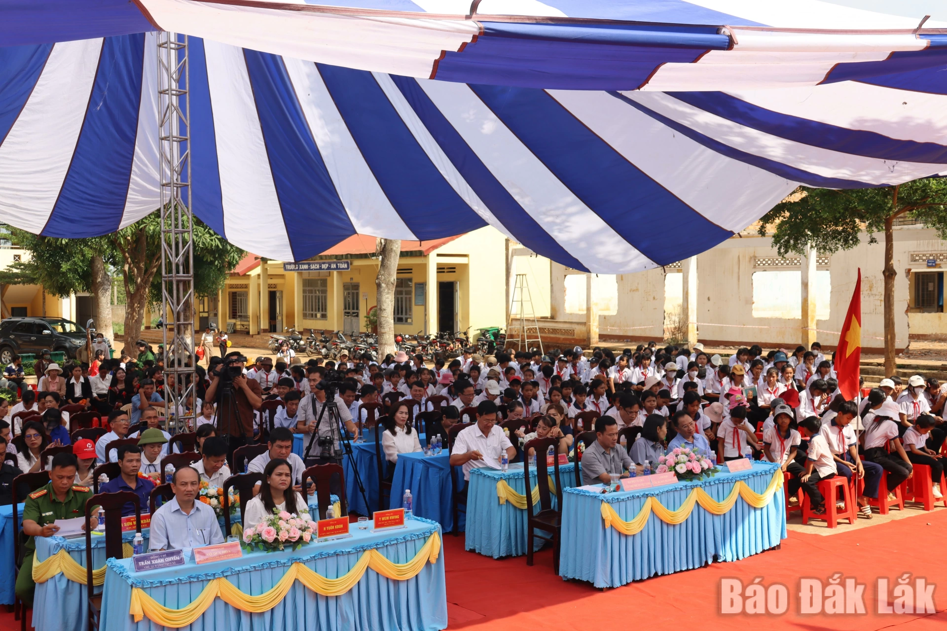 Tạo lá chắn an toàn cho trẻ em trên môi trường mạng 2 Đại biểu tham dự tại buổi lễ.
