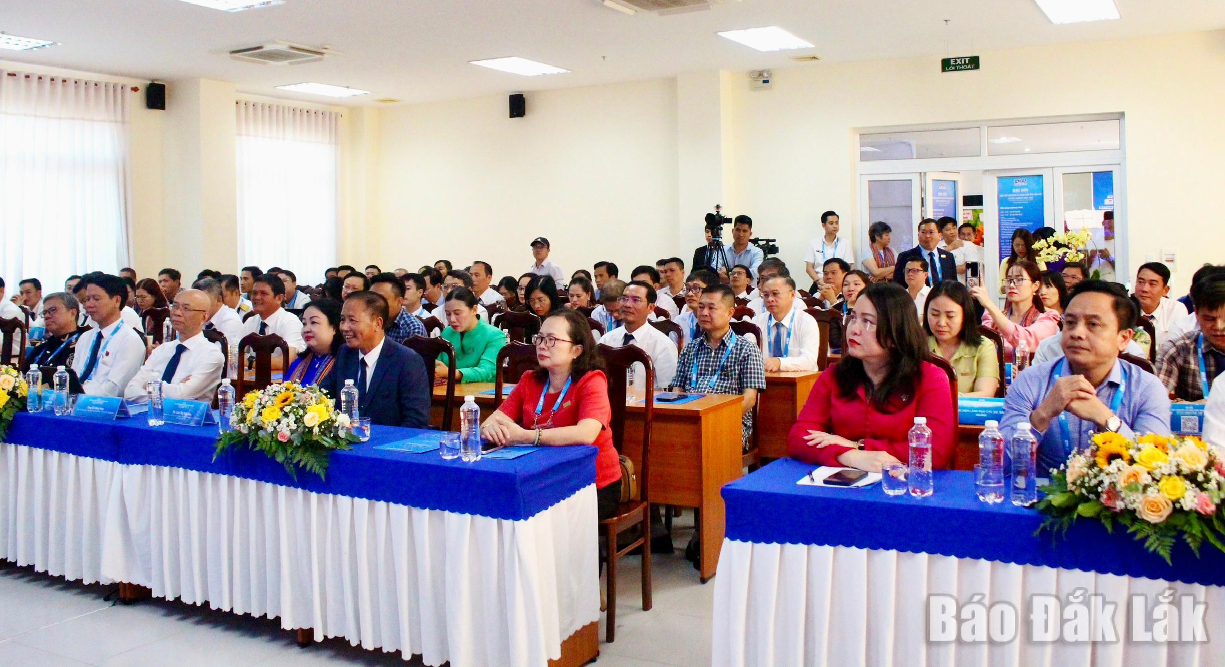 Lãnh đạo các sở ngành và đông đảo đại biểu dự Đại hội Hiệp hội Logistics và Cảng biển tỉnh Đắk Lắk nhiệm kỳ  2026 - 2030.